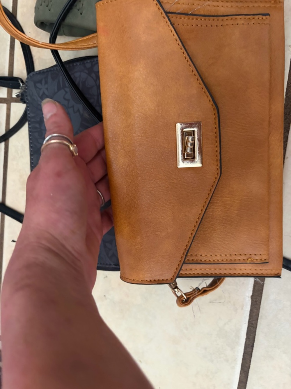 Crossbody bundle💰👜✅💕 - Picture 8 of 12